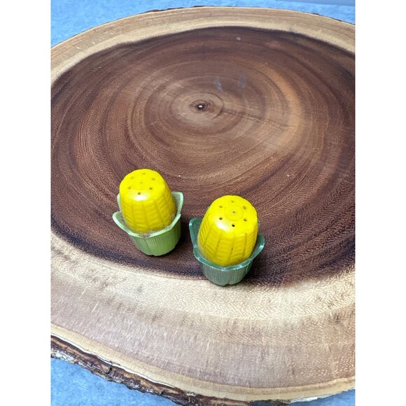 Vintage Corn-On-The-Cob Salt & Pepper Shakers Plastic Yellow & Green 2" Tall - Picture 4 of 7